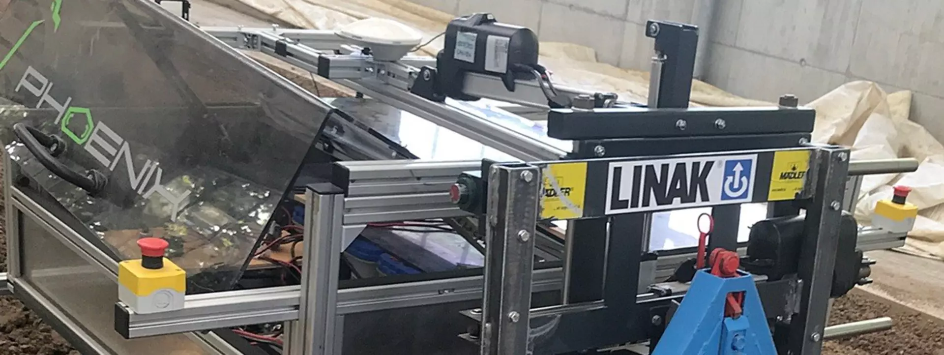 Semi-automatic weeding robot shows the future of agriculture