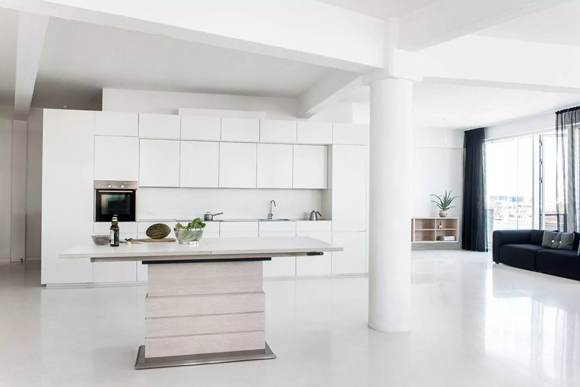 Innovation and functionality in height adjustable dining tables