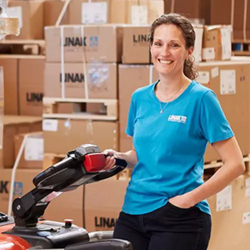 Helle Stenholt, logistikassistent hos LINAK Danmark i Silkeborg