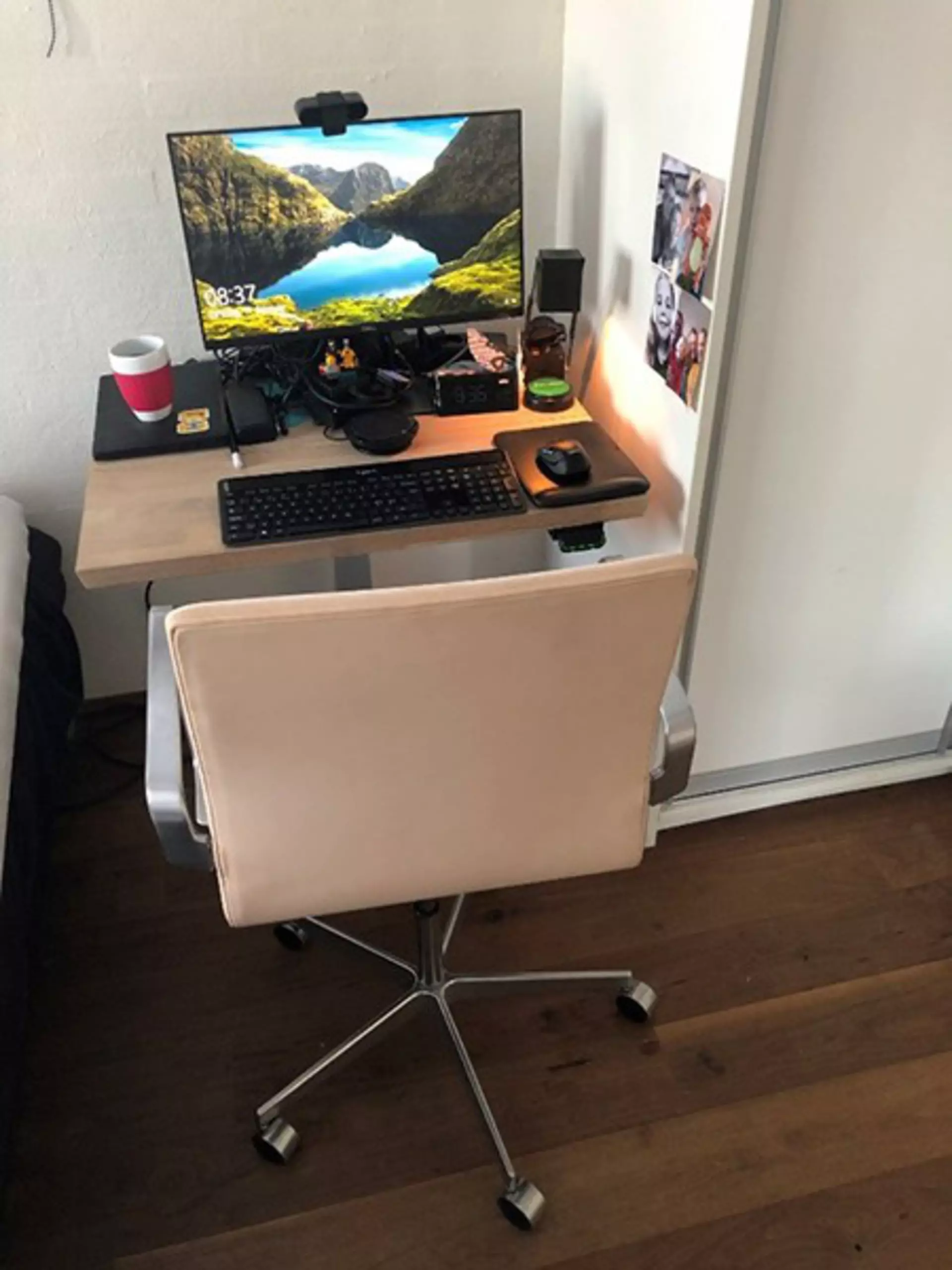 Home office desk on one column