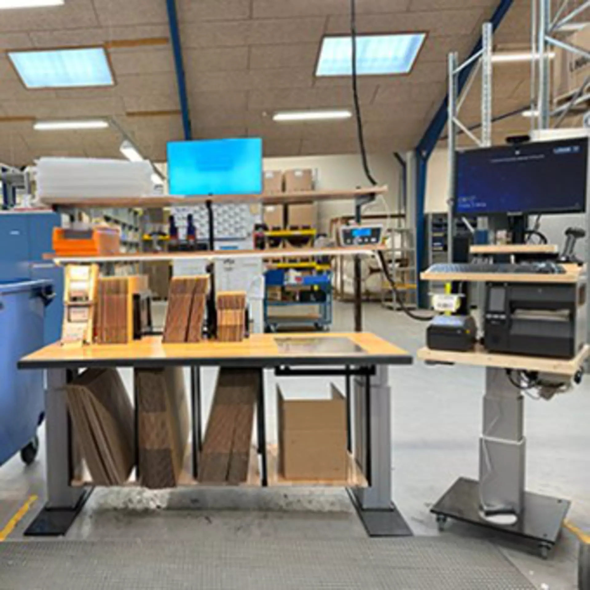 Height-adjustable computer module and packing workstation setup.