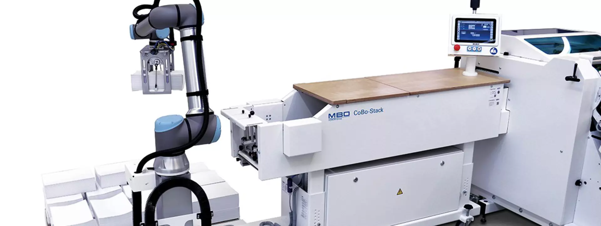 Extended movement options with LINAK® lifting column LC3 in MBO CoBo stack