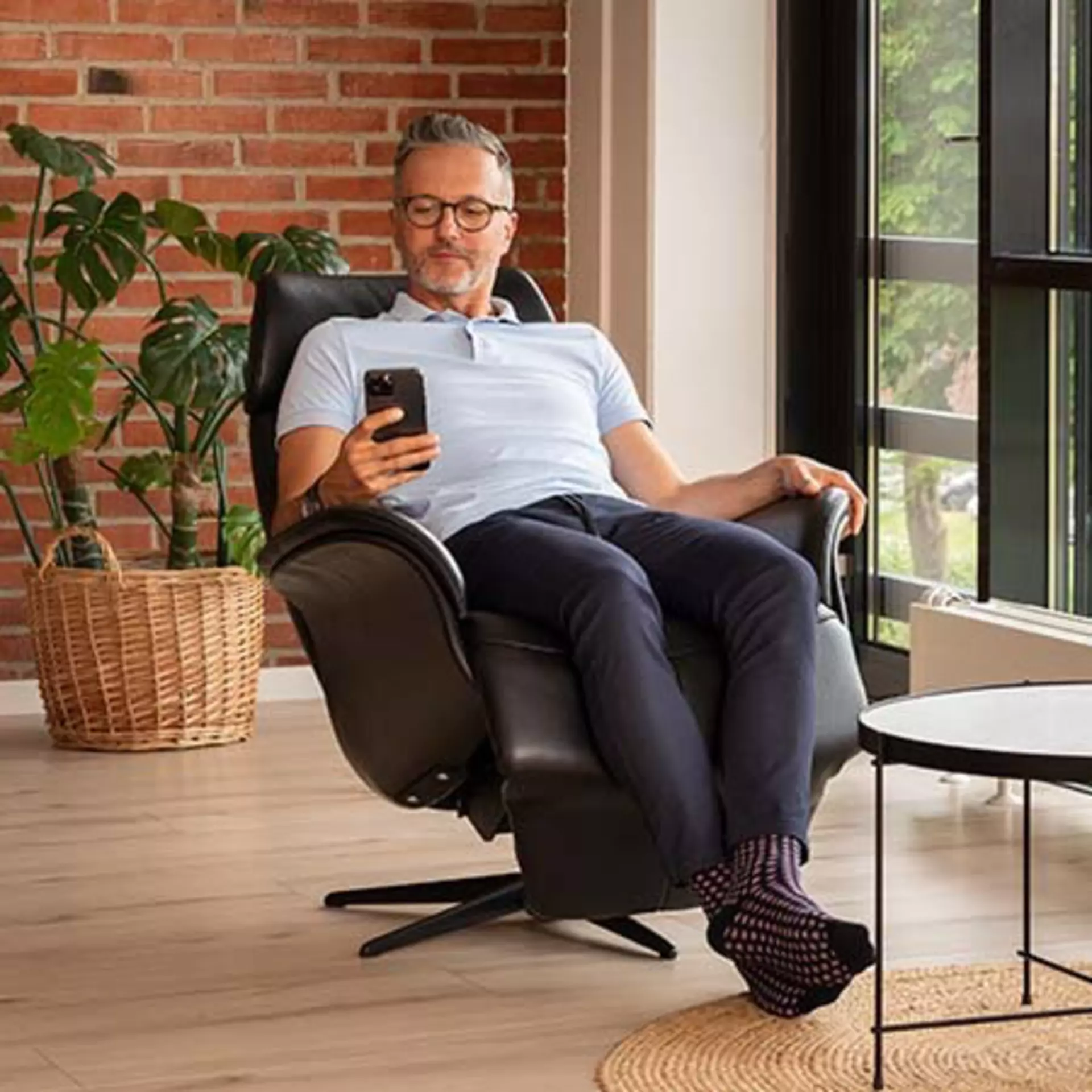 Consumer using the My Recliner App