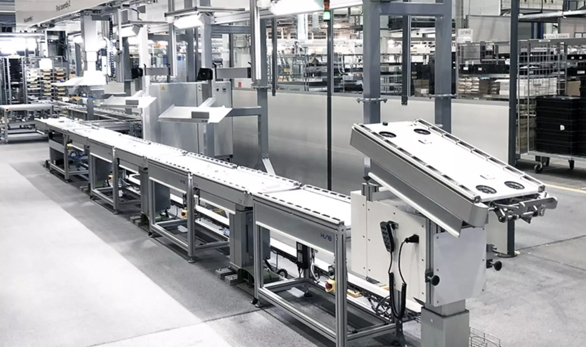 HOOB assembly line featuring LINAK LC3 electric lifting columns and LA37 electric actuator