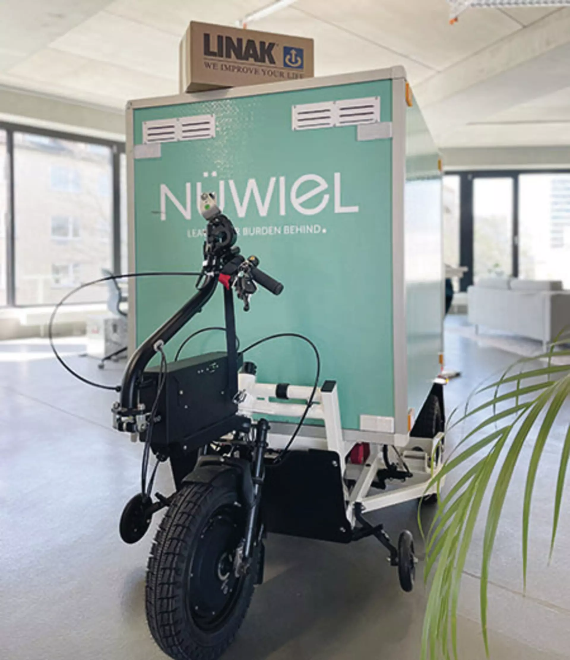 NÜWIEL trailer with LINAK products