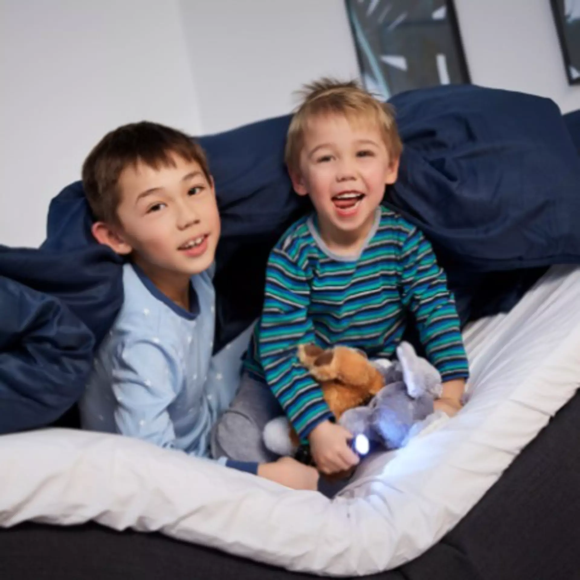 Use the child lock to avoid unintended movement. Use the guiding notifications to unlock the child lock.