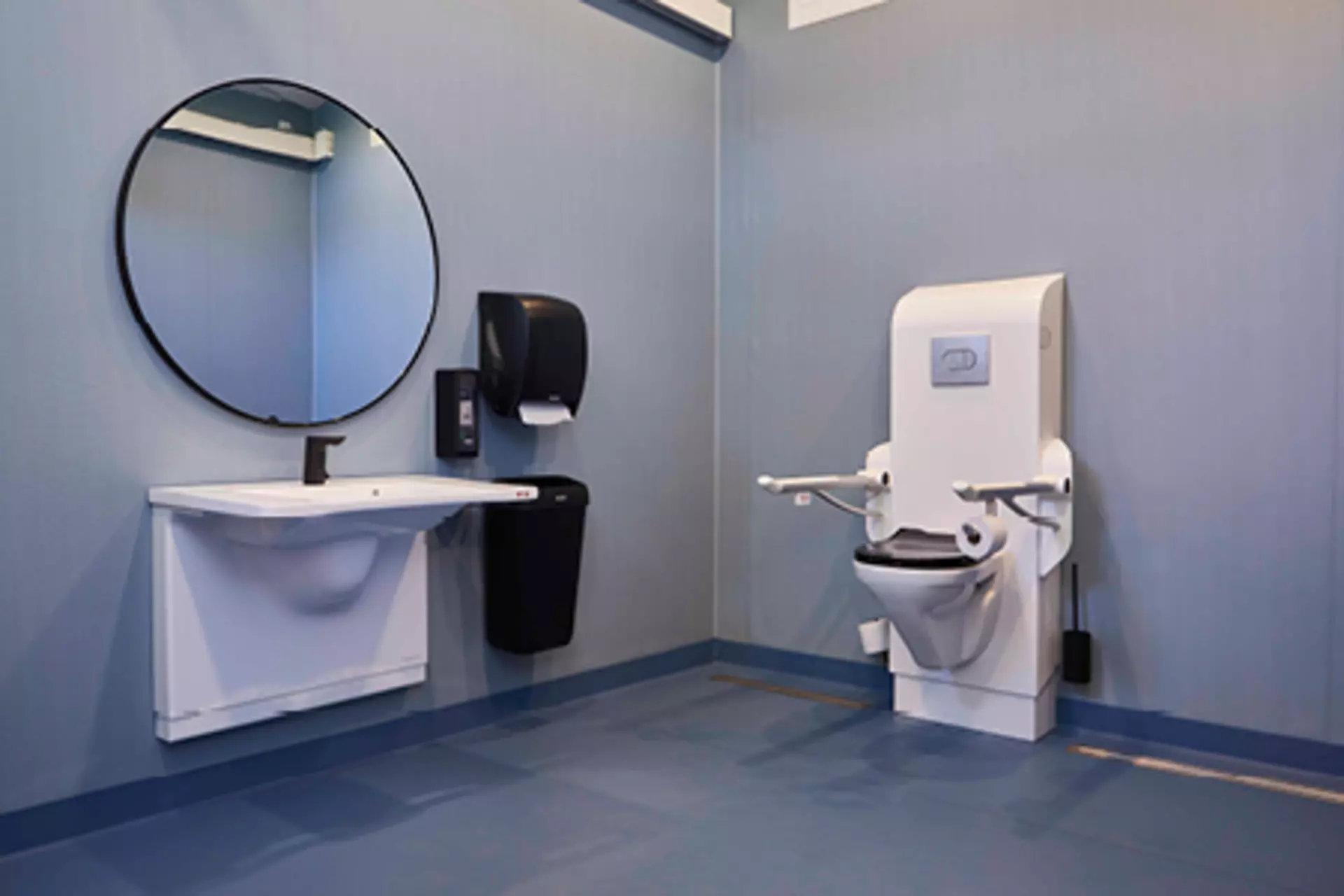 Pressalit Spaces: Toilet and sink, adjusted with actuators from LINAK