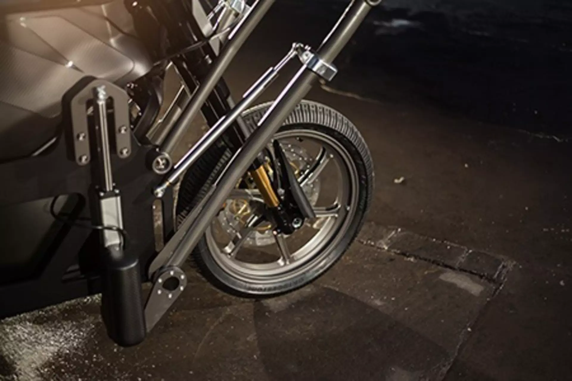 E-tracker motorcycle with LA36