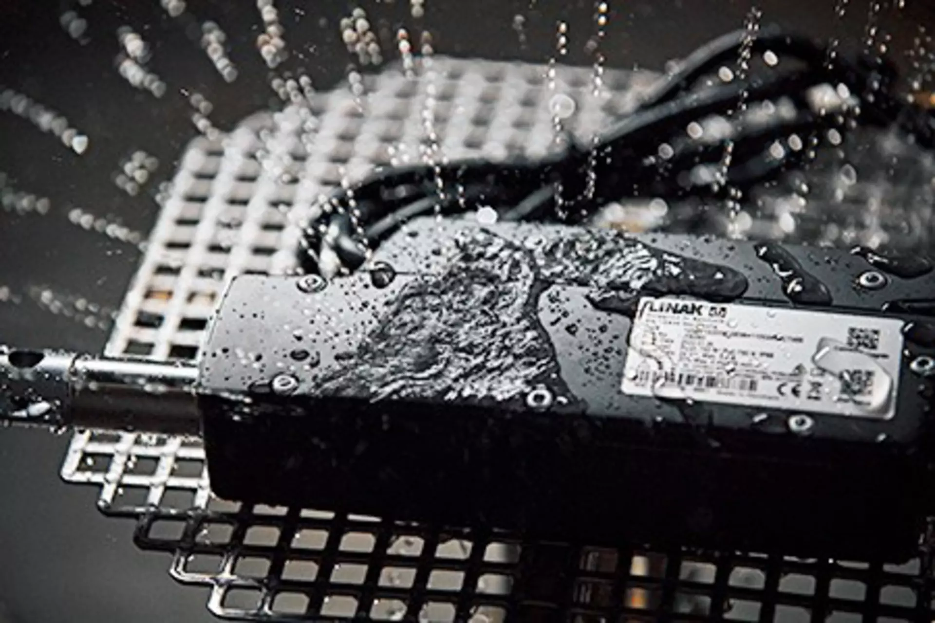 Ingress protection test with water on a linear actuator