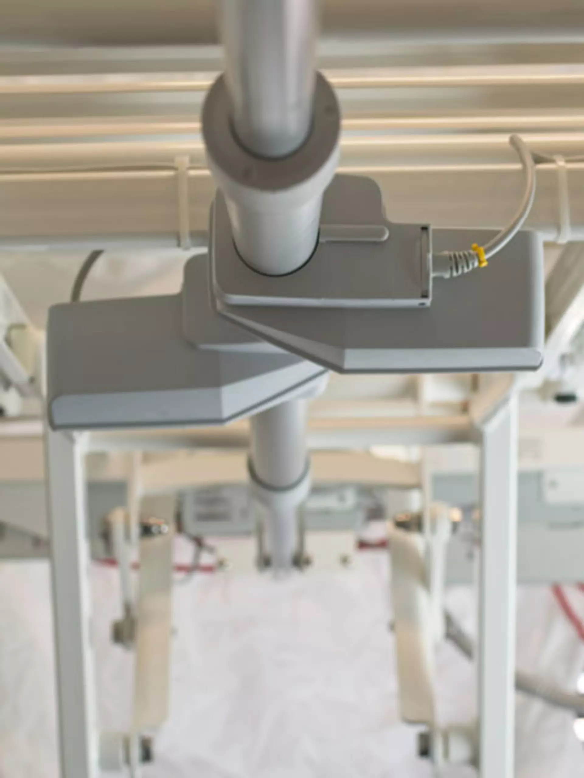 Detailed image of the position of a LINAK LA40 actuator under a hospital bed.