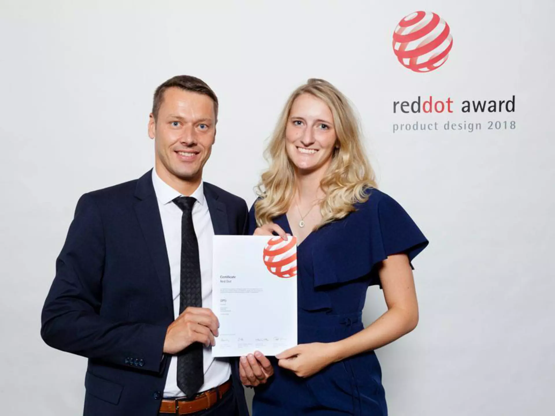 Desk-Panel-DPG-wins-Red-Dot-Design-Award-for-product-design-content